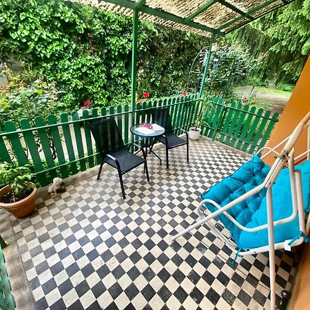 Grany'S Retro Guesthouse Near Budapest Airport เวคชีส์ ภายนอก รูปภาพ