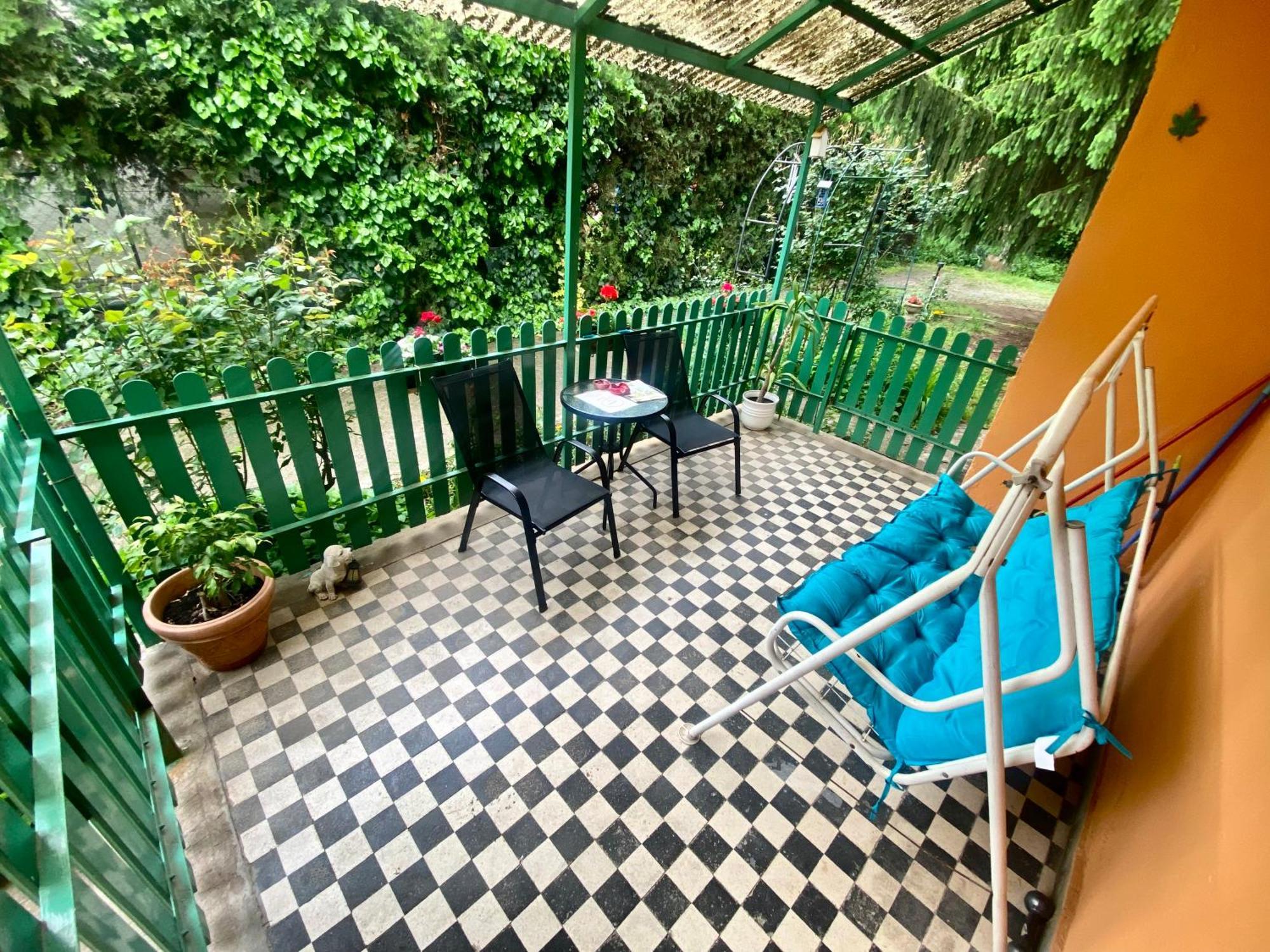 Grany'S Retro Guesthouse Near Budapest Airport เวคชีส์ ภายนอก รูปภาพ